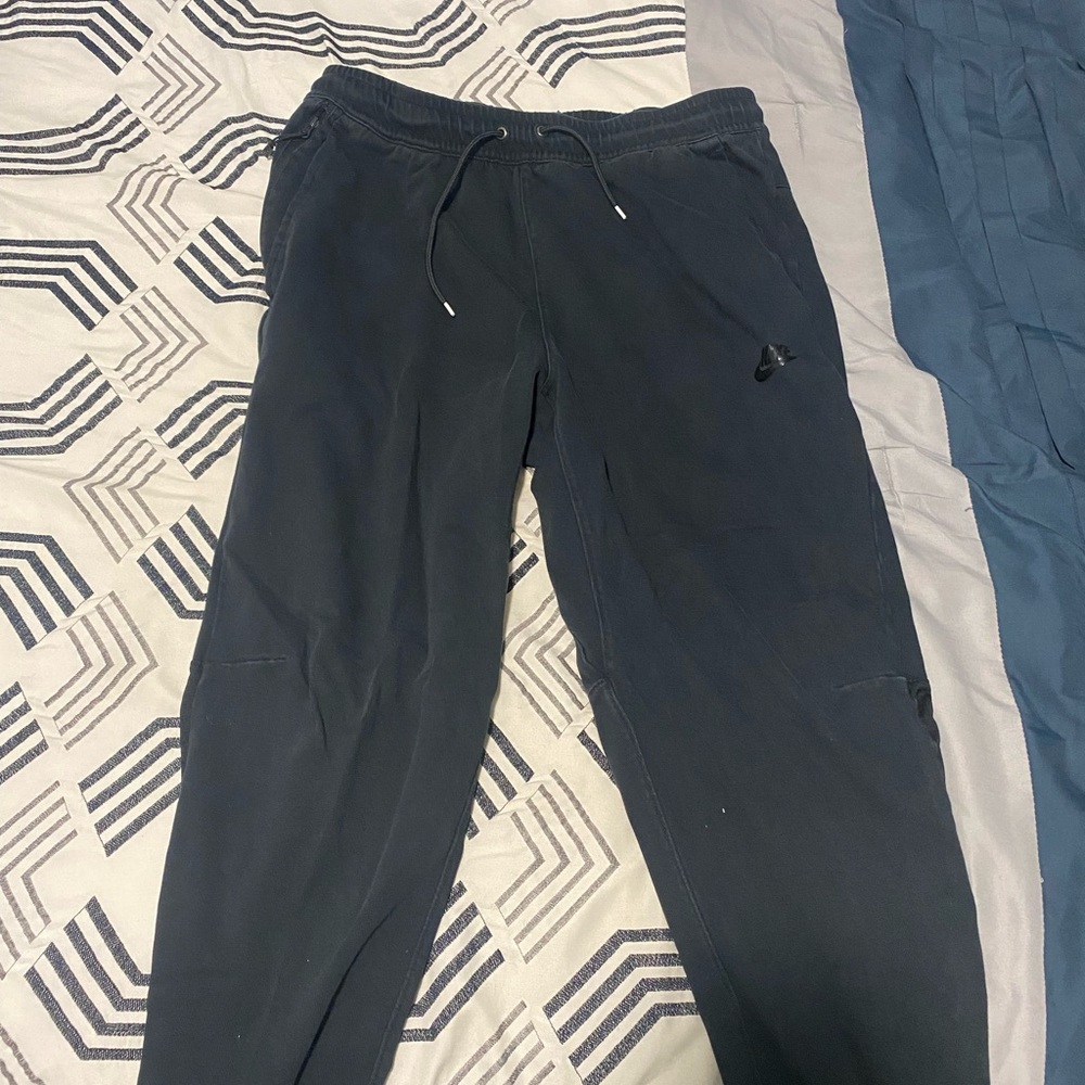 Nike Men's Dark Gray Joggers
